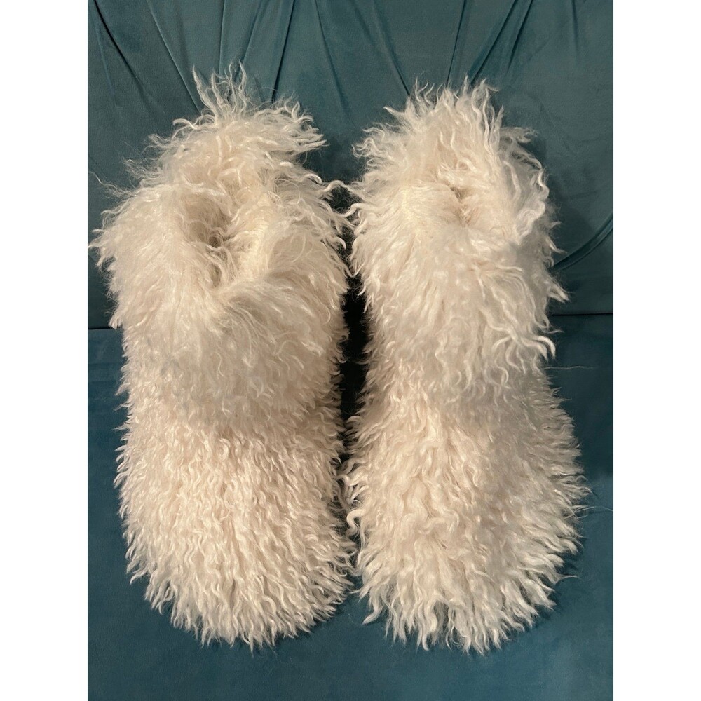 NWT  RARE SKIMS Shaggy Faux Fur Boot in Marble size 36